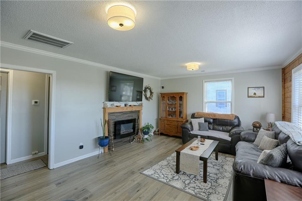 1144 Chestnut Street — photo 8