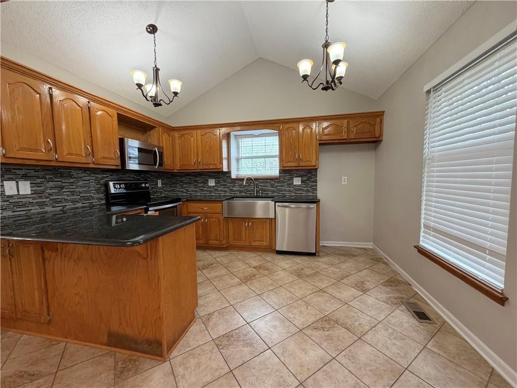 1304 Huntington Circle — photo 8