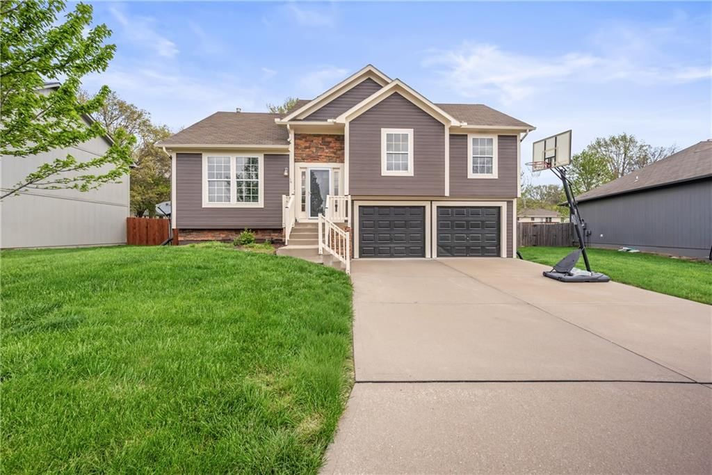 930 NW Scenic Drive, Grain Valley, MO