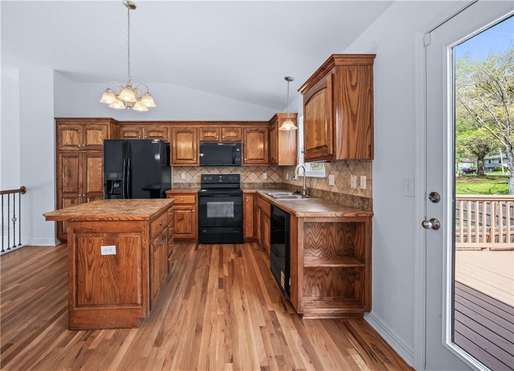 930 NW Scenic Drive — photo 12