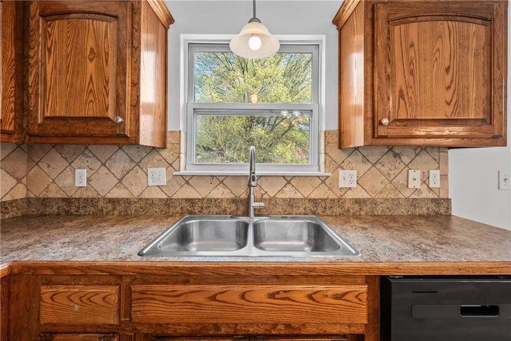 930 NW Scenic Drive — photo 14