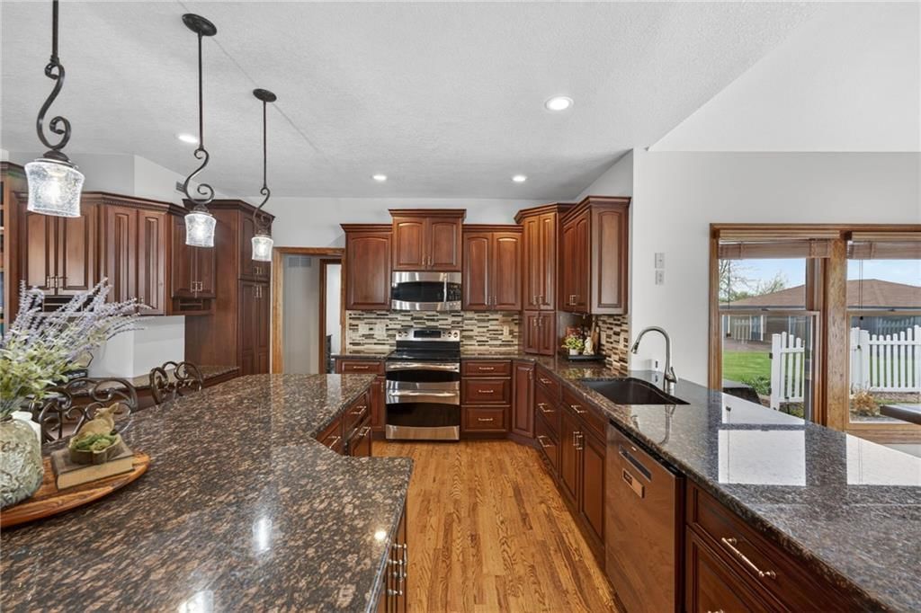 905 Florence Avenue — photo 9
