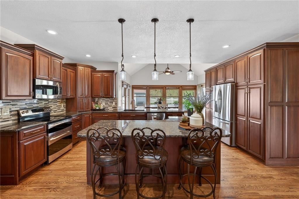 905 Florence Avenue — photo 13