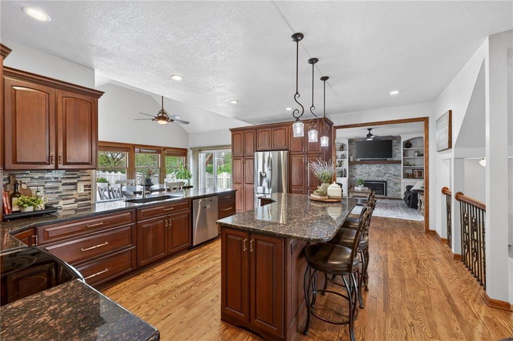 905 Florence Avenue — photo 14