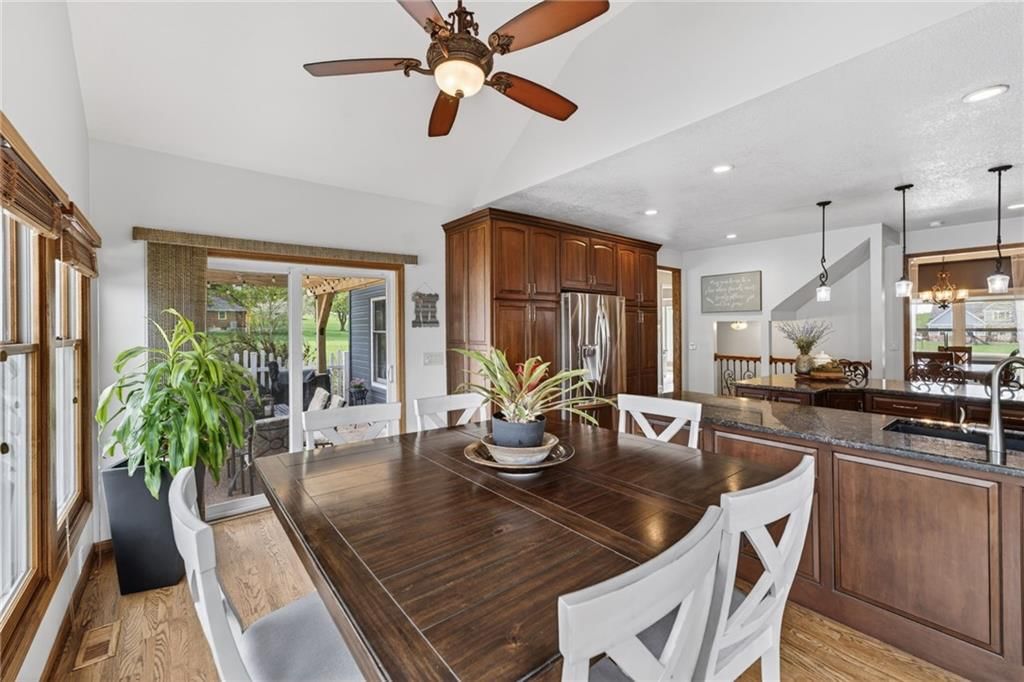 905 Florence Avenue — photo 16