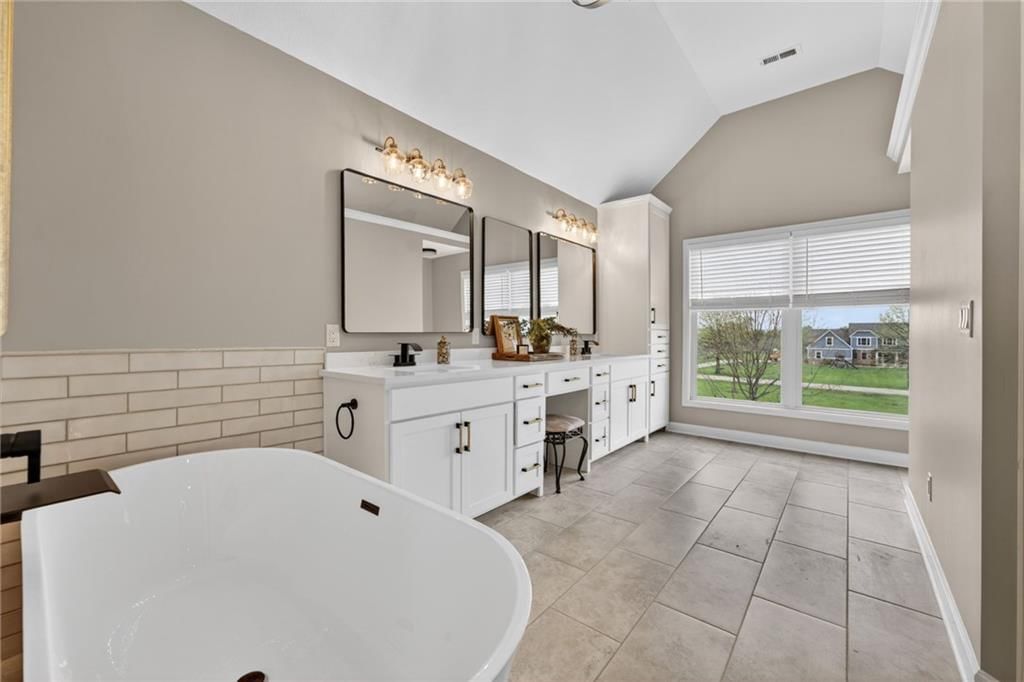 905 Florence Avenue — photo 31