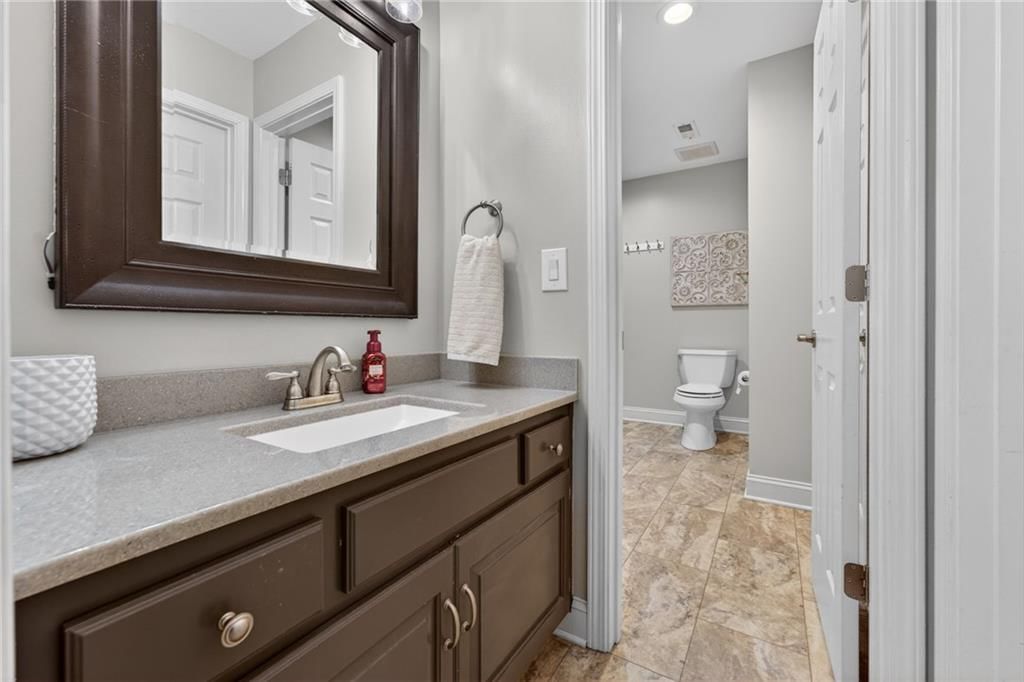 905 Florence Avenue — photo 43