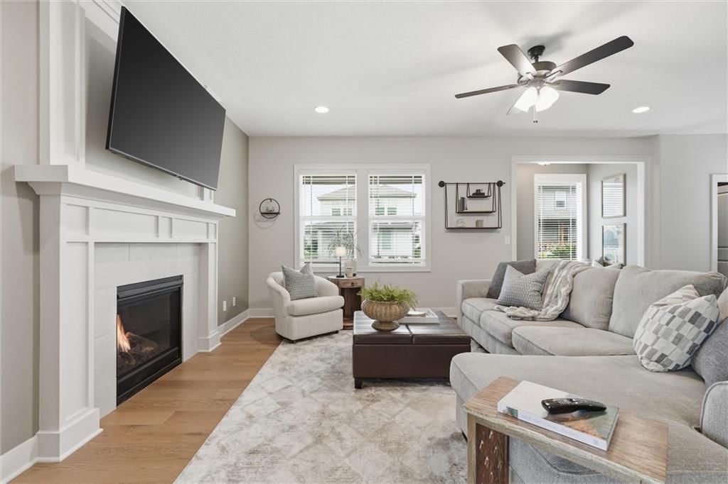 16872 W 164th Terrace — photo 3