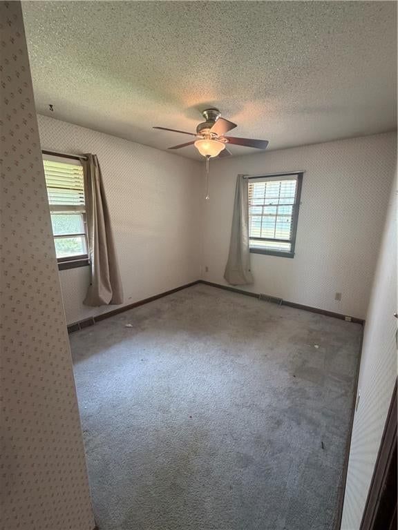 Photo 15 of 22 - 2607 NW Powderhorn Drive, Kansas City, MO 64154