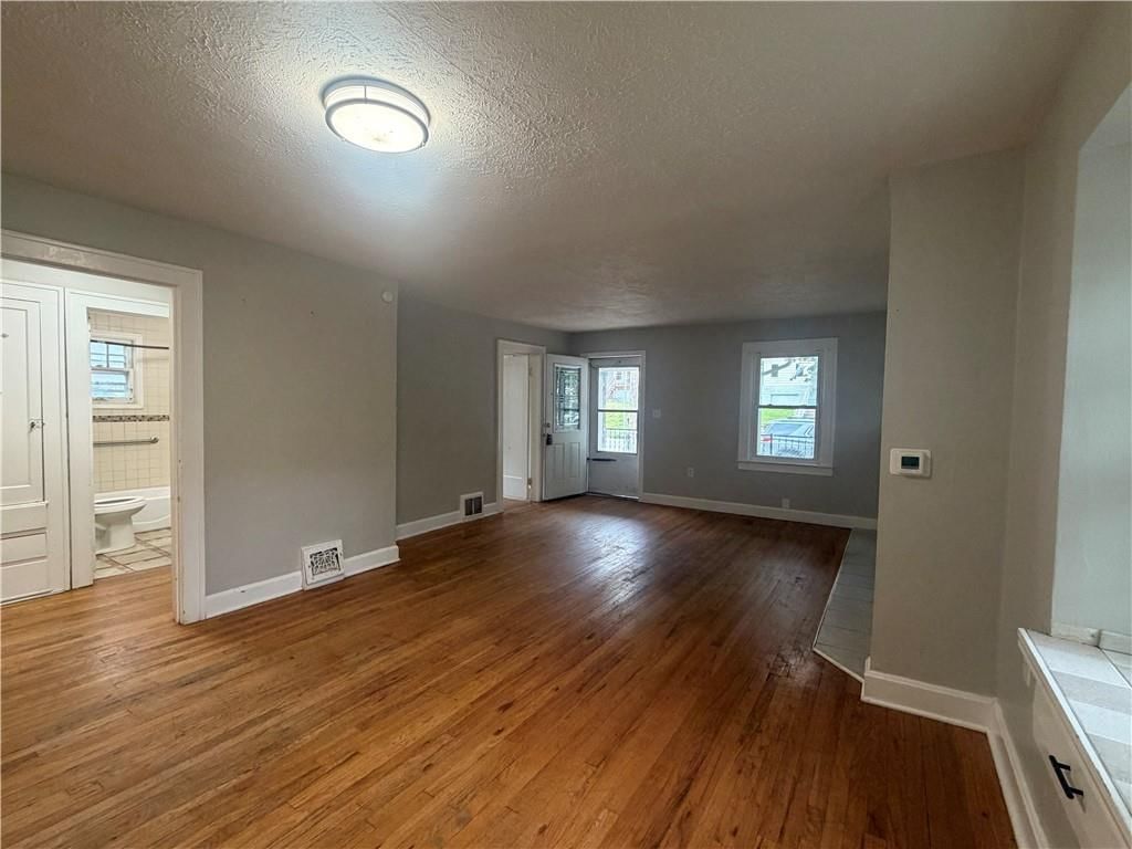 918 S Liberty Street — photo 4