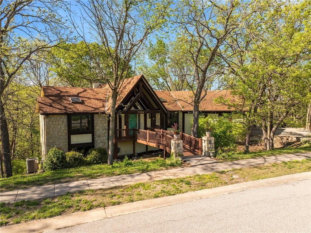 7206 Larson Avenue — photo 3