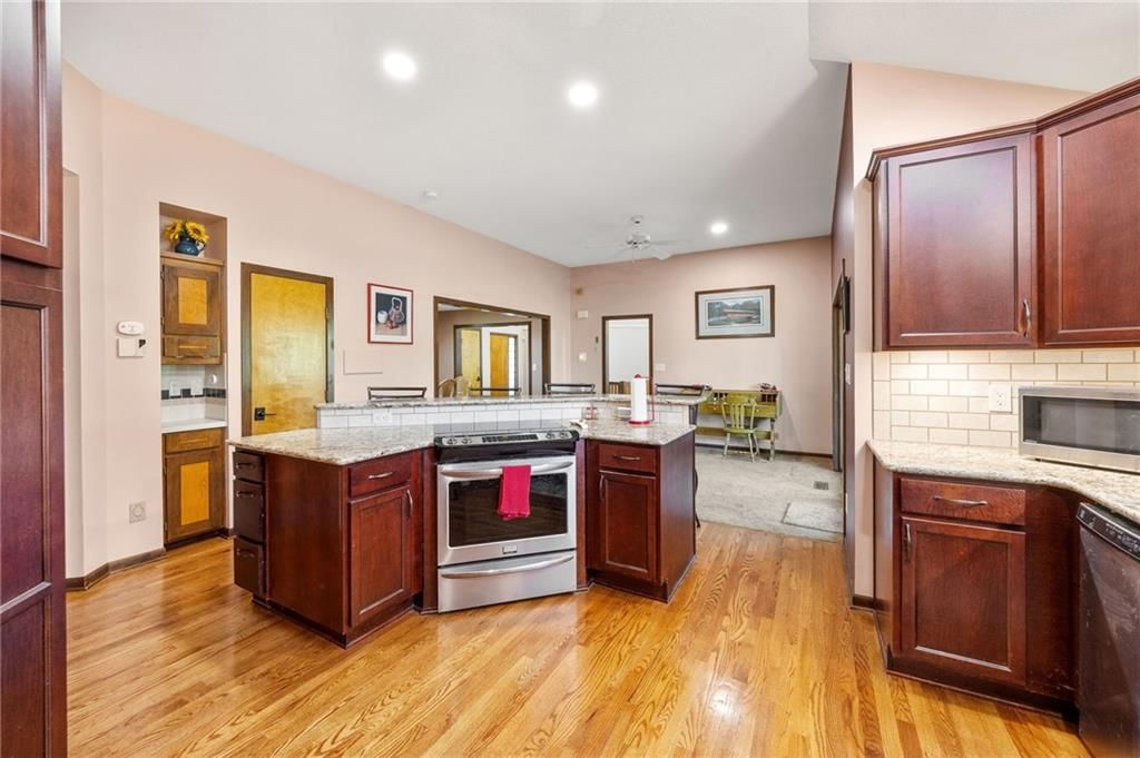 7206 Larson Avenue — photo 26