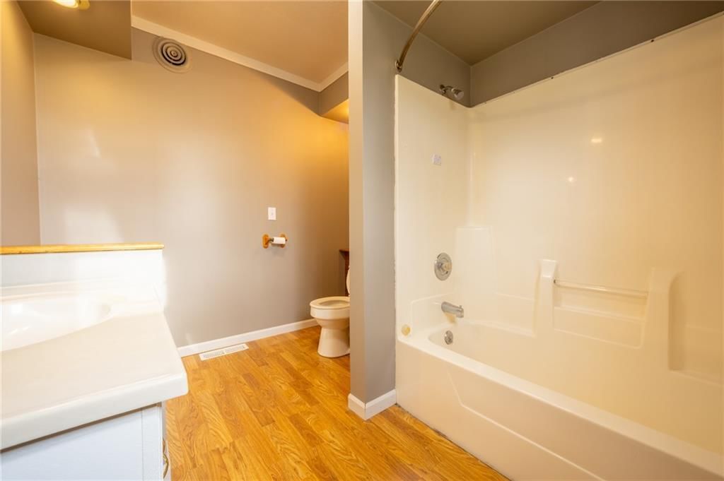 215 W 1st Street — photo 16