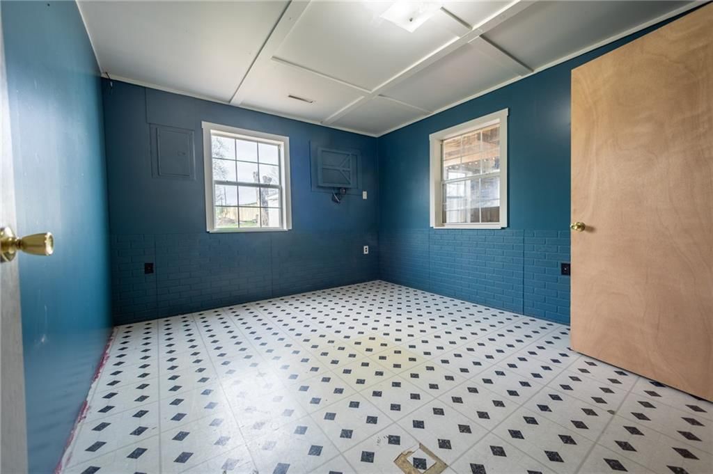 215 W 1st Street — photo 24