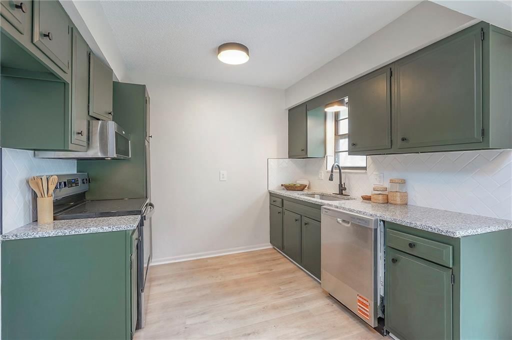 107 Baker Street — photo 12