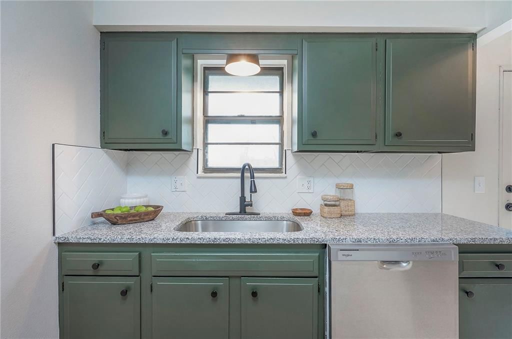 107 Baker Street — photo 14