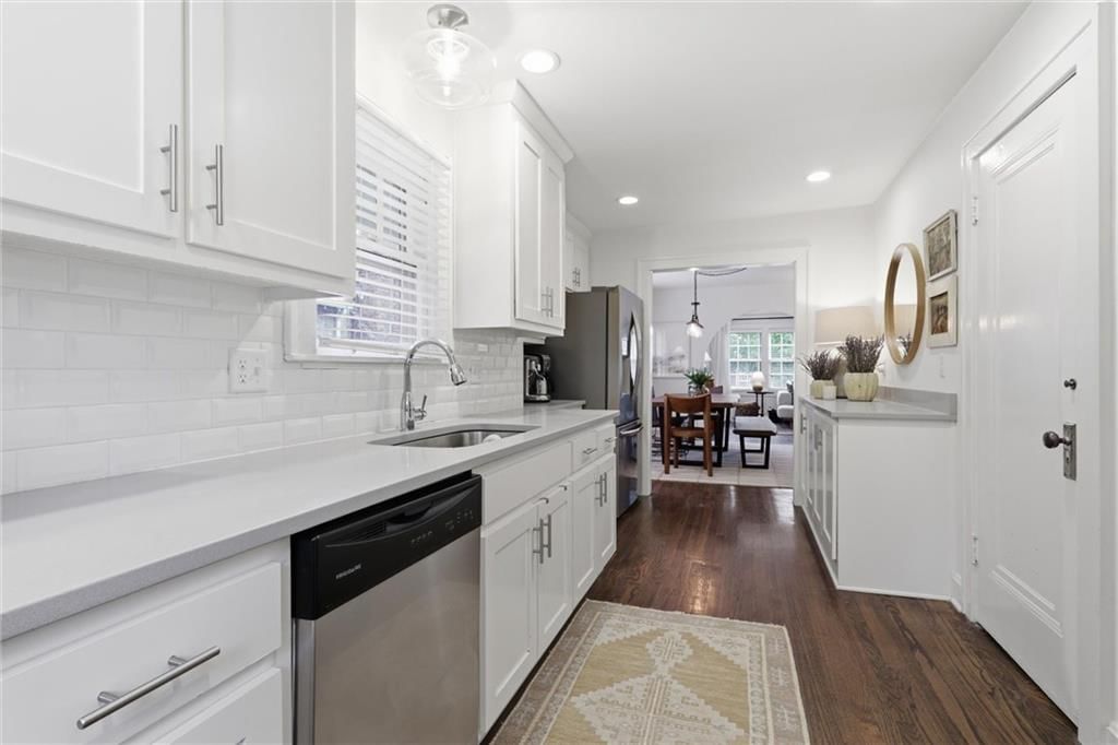 322 E 70th Terrace — photo 14