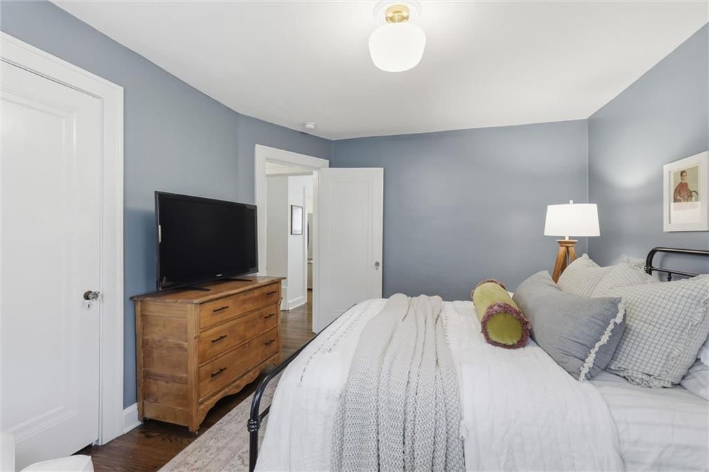 322 E 70th Terrace — photo 17