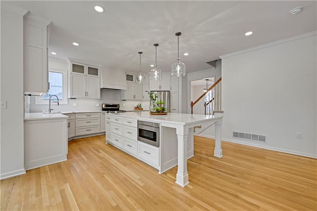 21528 W 99th Street — photo 2