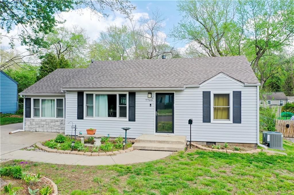 7709 Robinson Street, Overland Park, KS