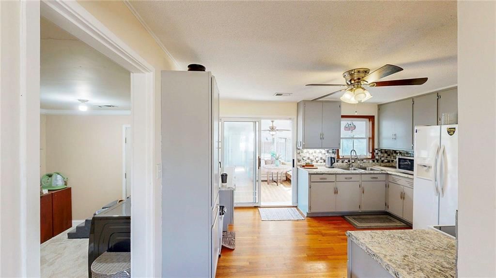 7709 Robinson Street — photo 17