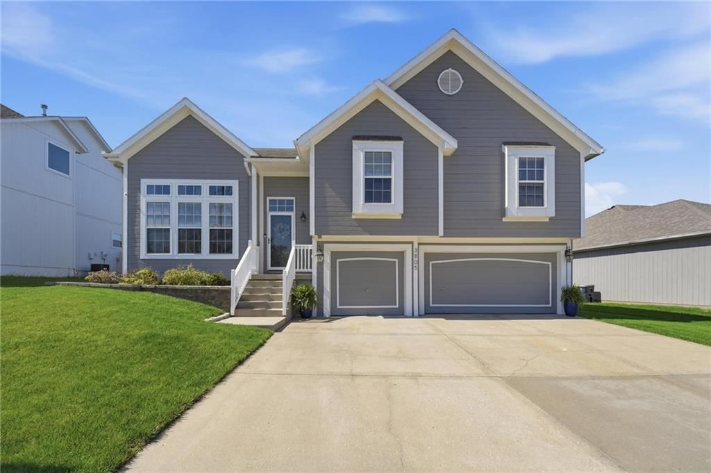 3805 NW Old Stagecoach Road, Kansas City, MO