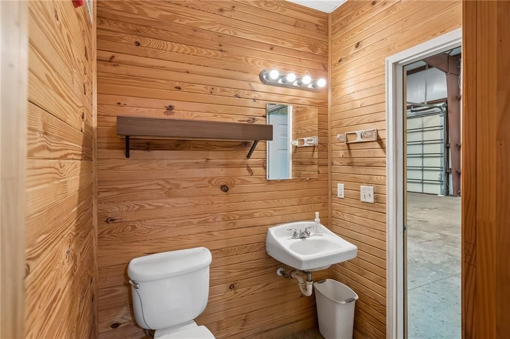 990 Premier Drive — photo 15