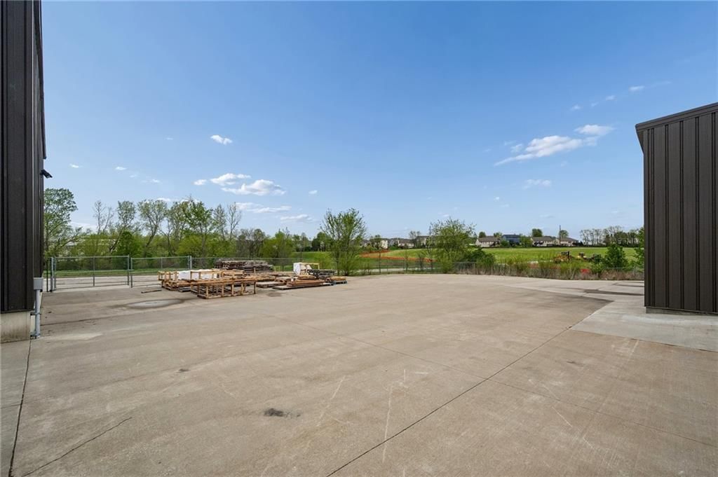 990 Premier Drive — photo 34