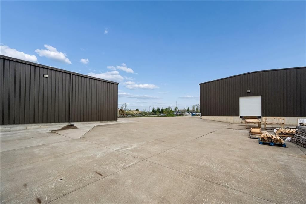 990 Premier Drive — photo 35