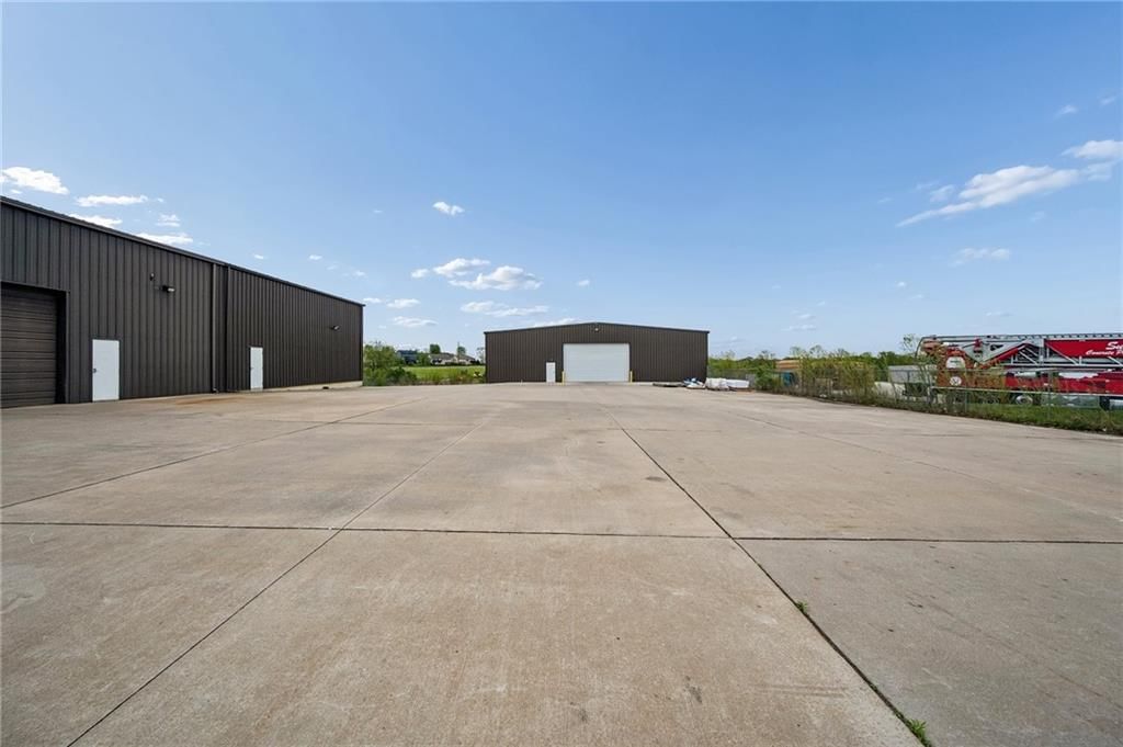 990 Premier Drive — photo 41