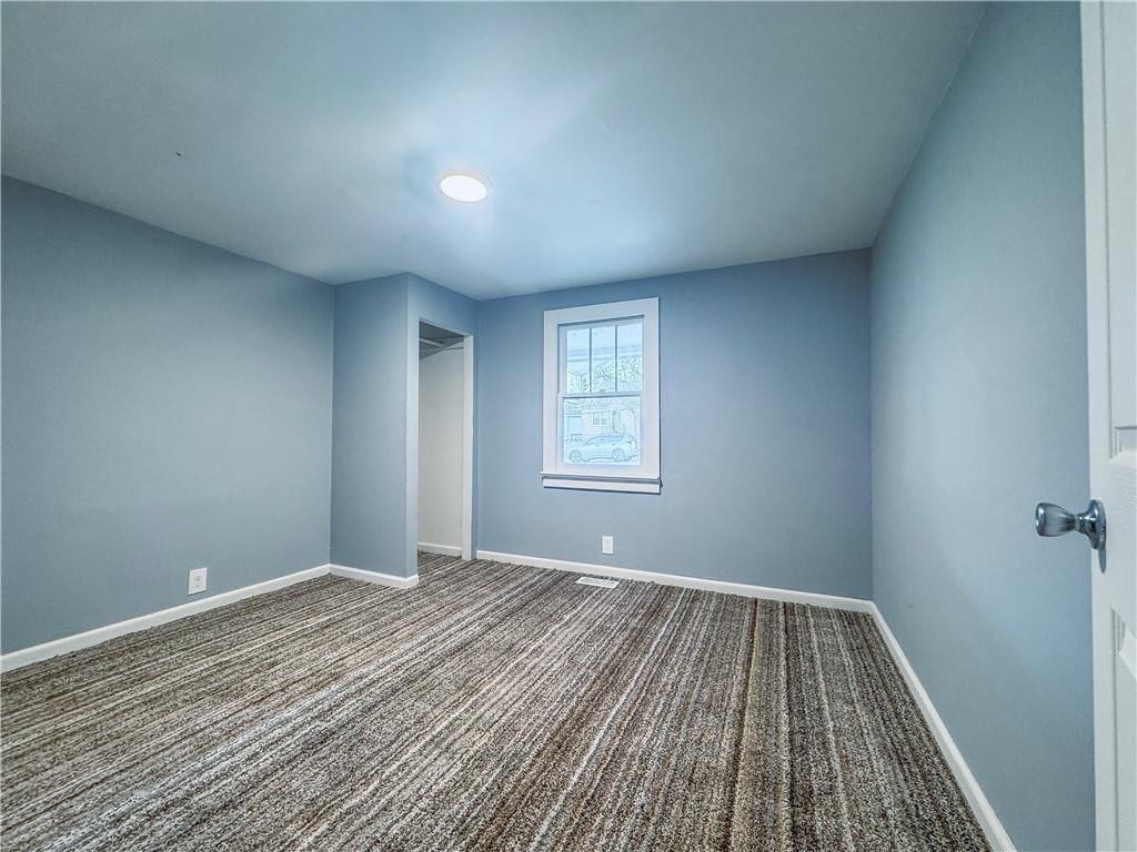 930 E Stone Street — photo 3