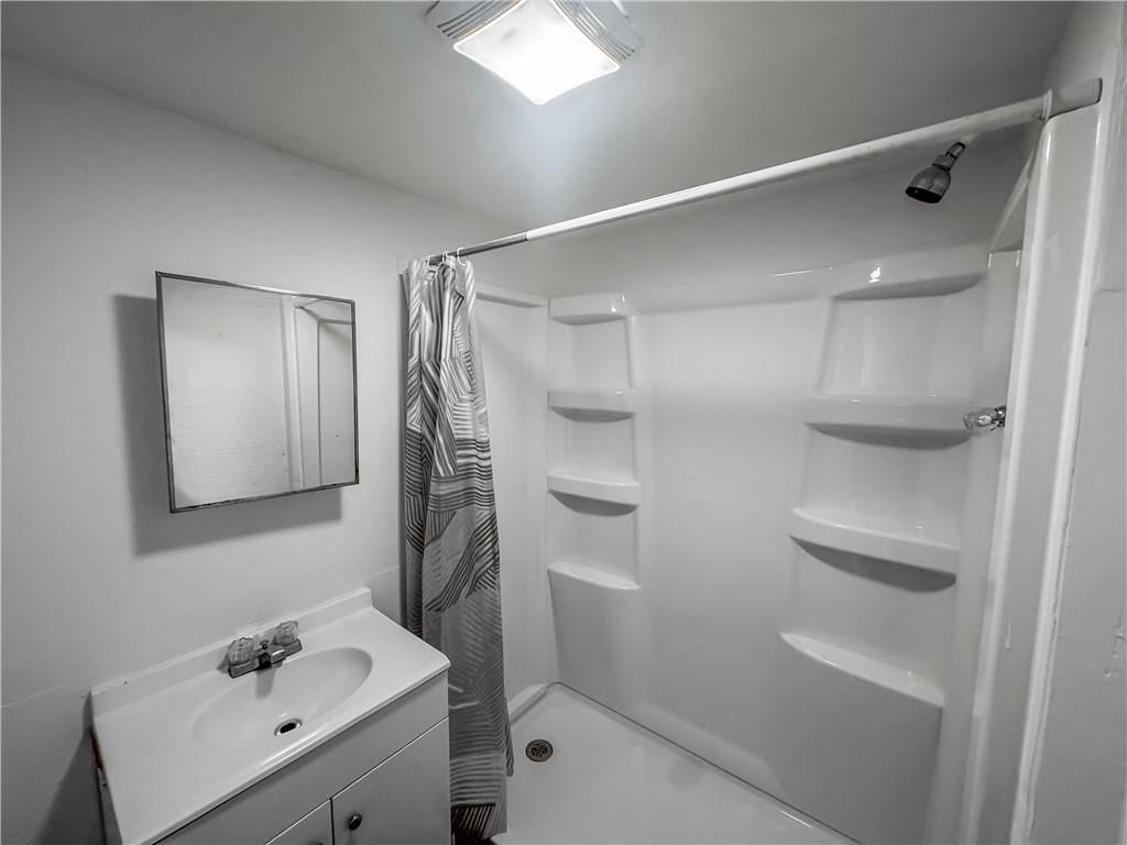 930 E Stone Street — photo 8