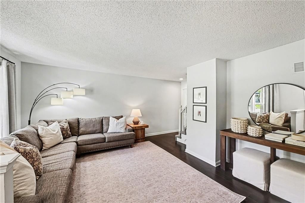 6330 N Bedford Avenue — photo 4