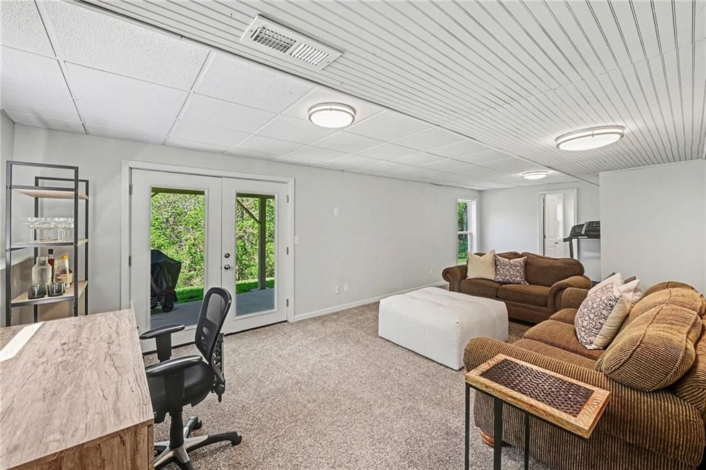6330 N Bedford Avenue — photo 18