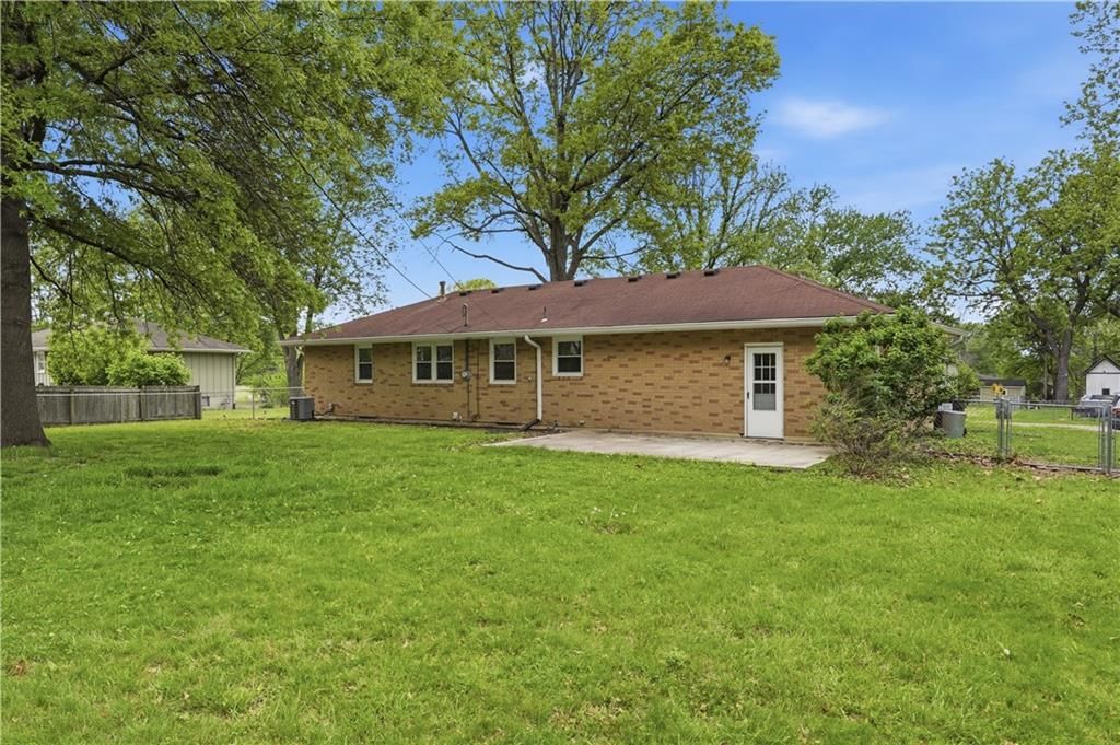 705 SW Maple Lane — photo 4