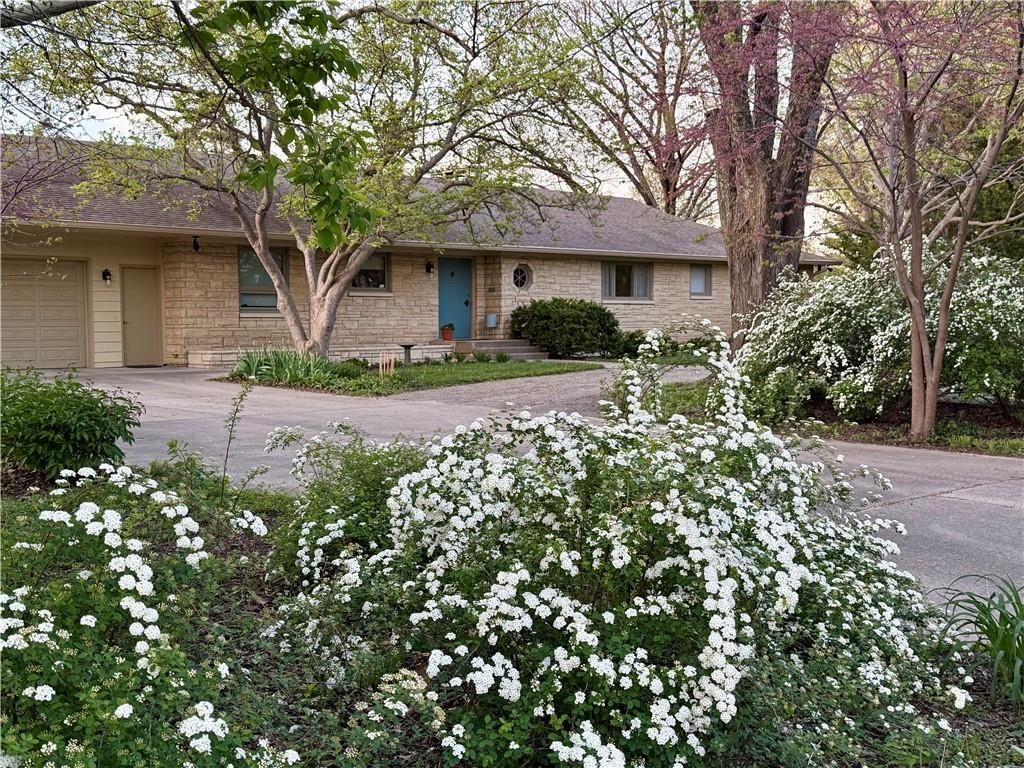 2400 Orchard Lane — photo 2