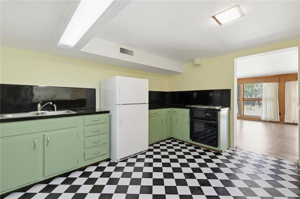 2400 Orchard Lane — photo 32