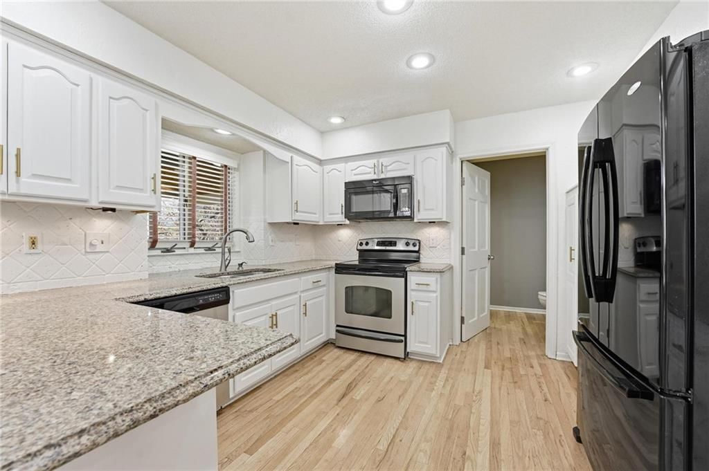 12402 Mastin Street — photo 17