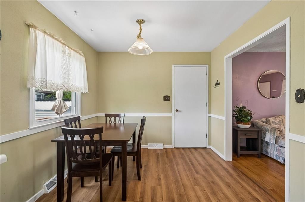 8412 England Street — photo 9