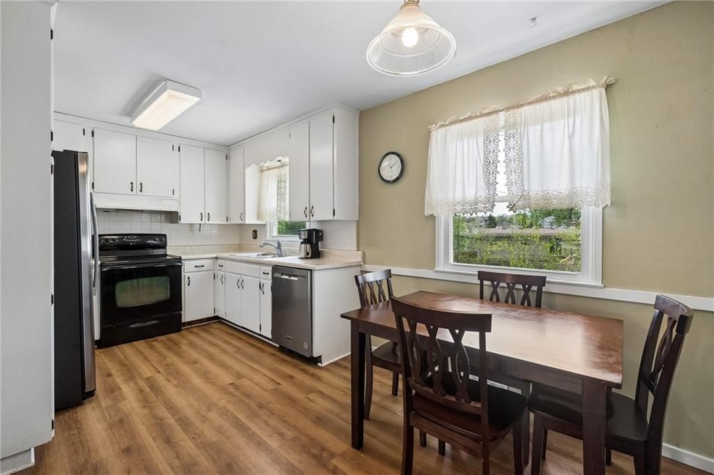 8412 England Street — photo 10