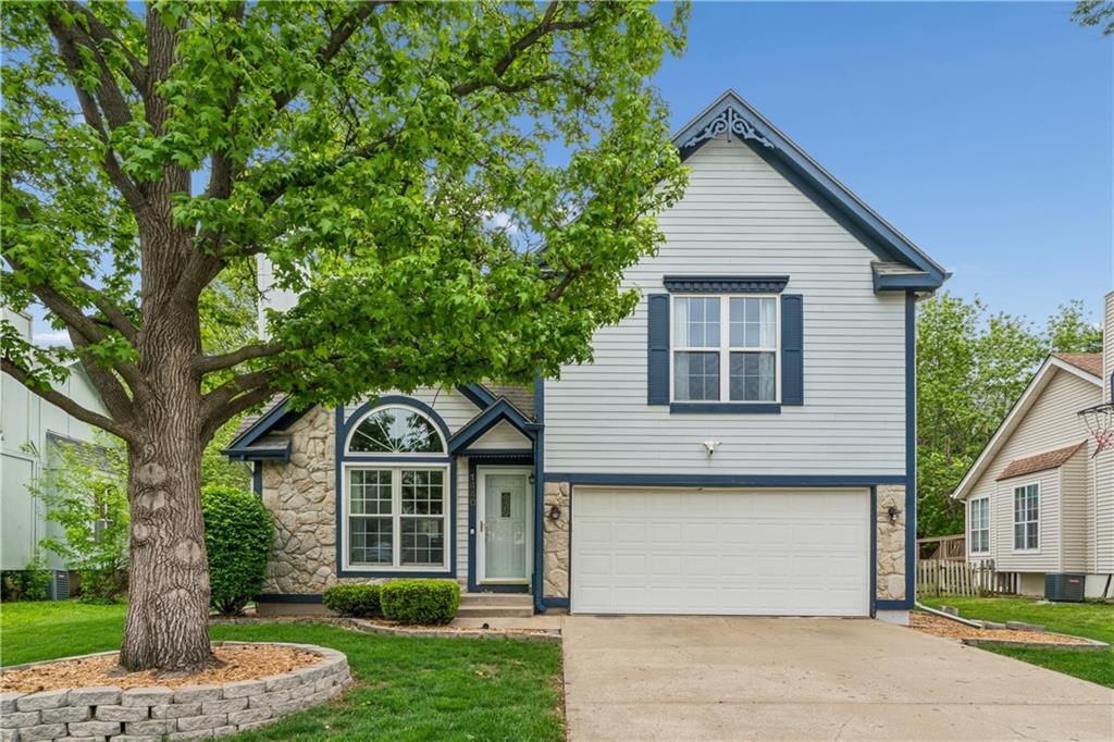 1440 N Lucy Montgomery Way, Olathe, KS