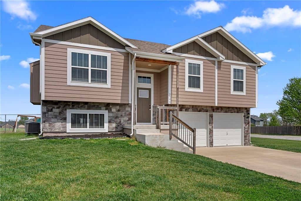3106 Katy Trail Drive, Harrisonville, MO