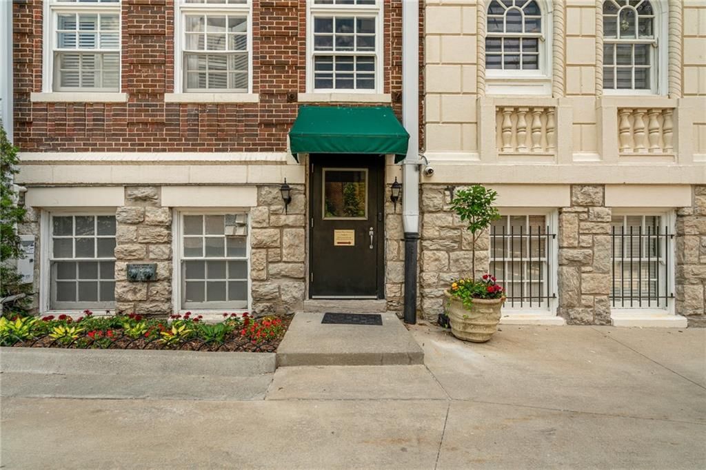 4618 Warwick Boulevard — photo 33