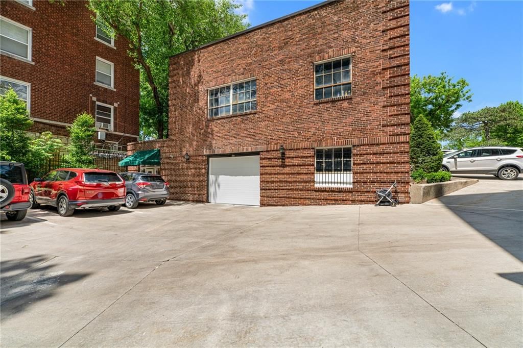 4618 Warwick Boulevard — photo 34