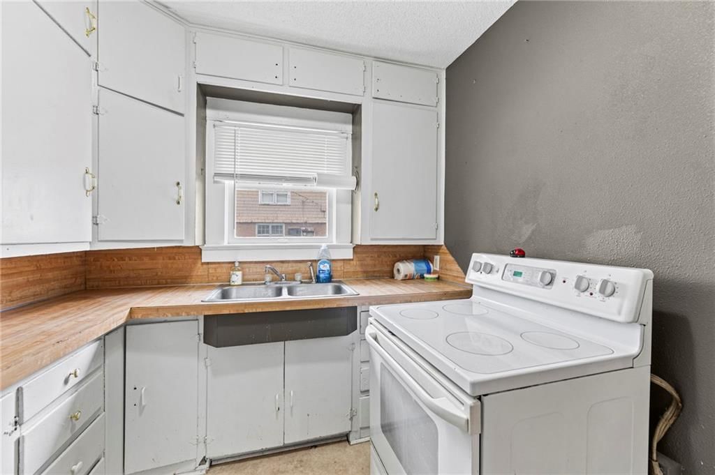 210 E 12th Street — photo 11