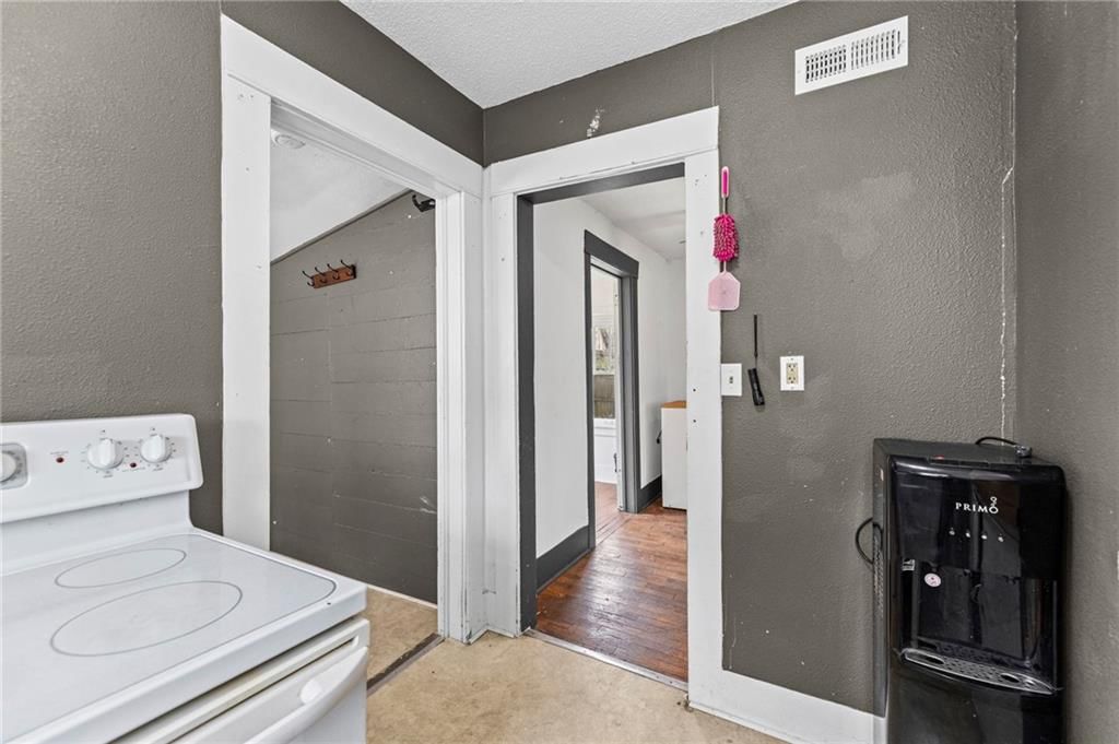 210 E 12th Street — photo 13
