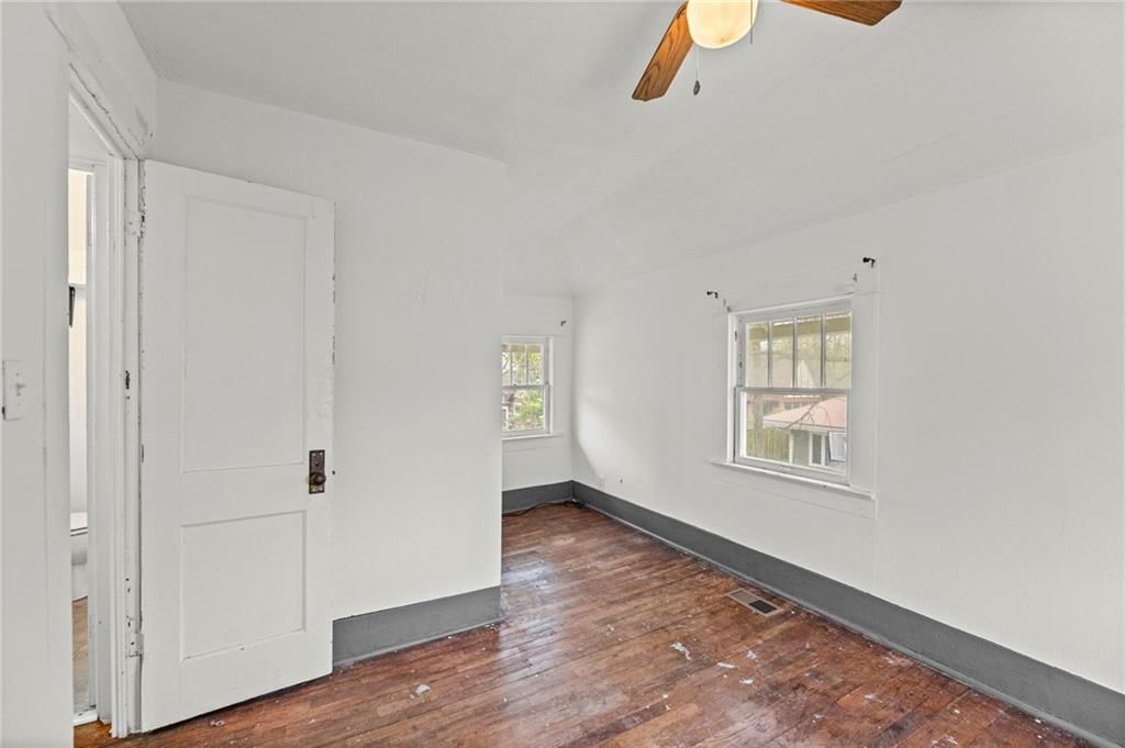 210 E 12th Street — photo 21