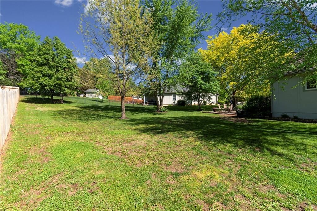 15733 Pine Circle — photo 36