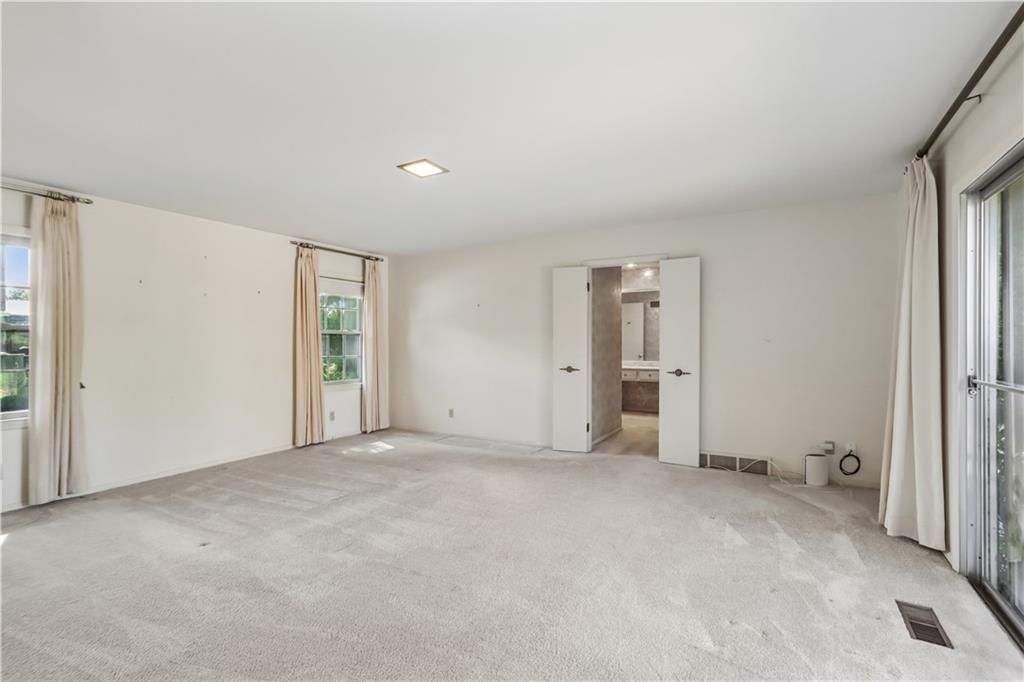 911 W 111th Terrace — photo 14
