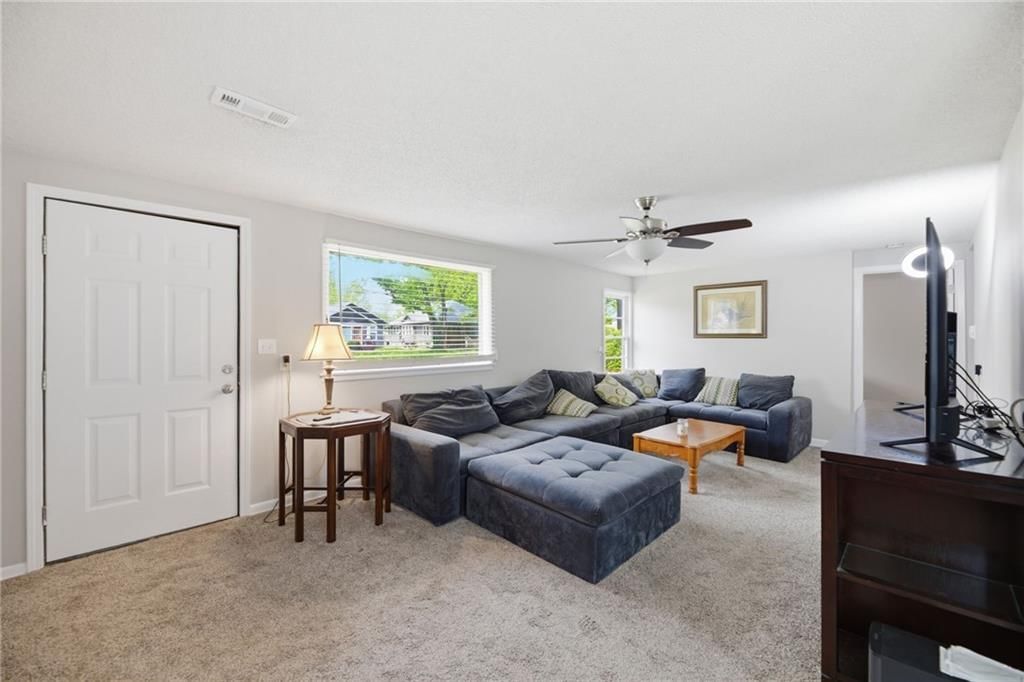735 S Willow Street — photo 6